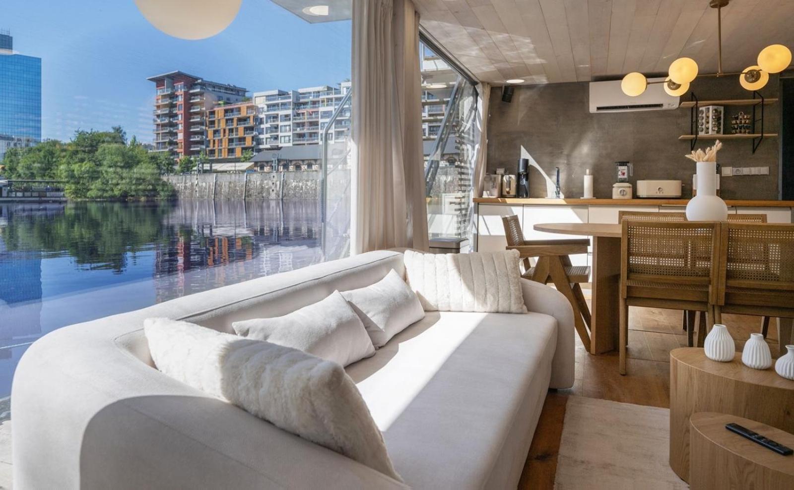 Båthotell Hausboat Holesovice