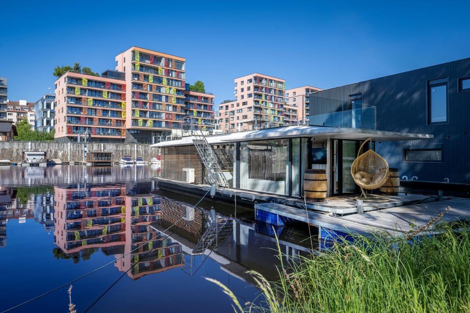Båthotell Hausboat Holesovice *